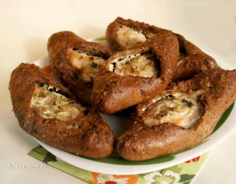 Ржаные пирожки с рыбой