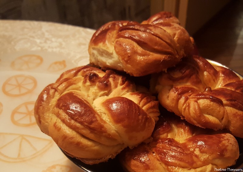 Булочки на сгущёнке сдобные