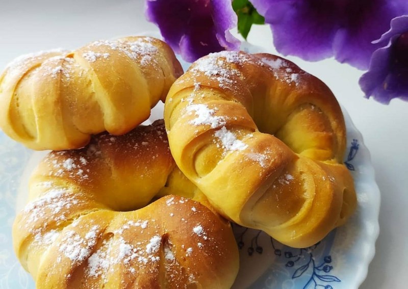 Булочка со сгущенным молоком
