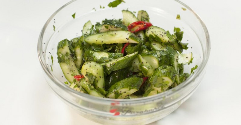 Огурцы с куркумой и горчицей