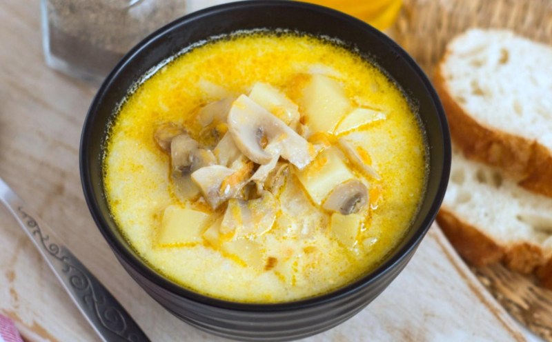 Сырный суп с шампиньонами и брокколи