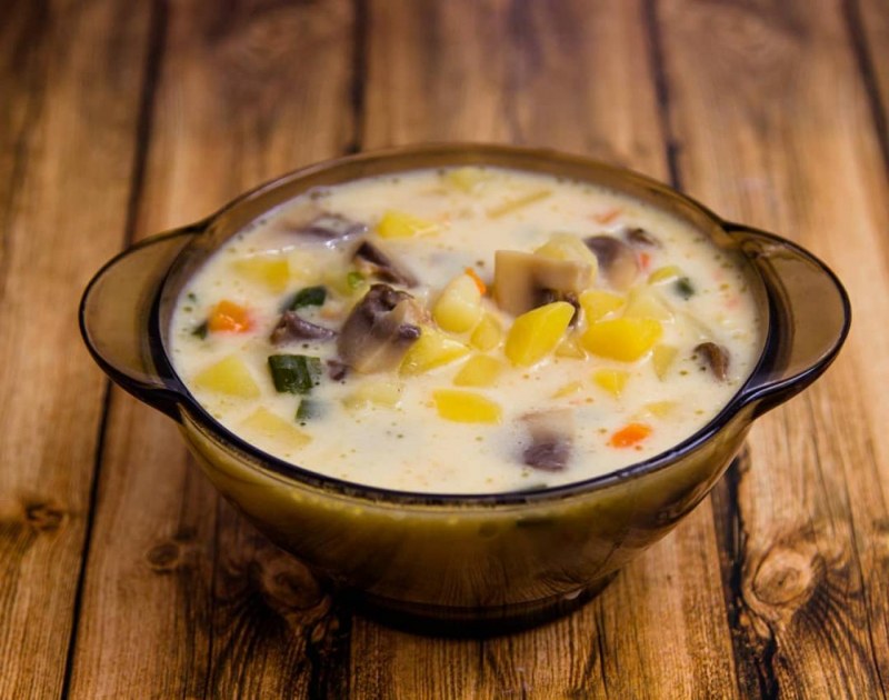 Суп с плавленным сыром и курицей и грибами