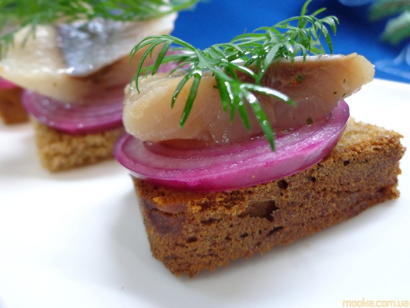 Канапе с сельдью