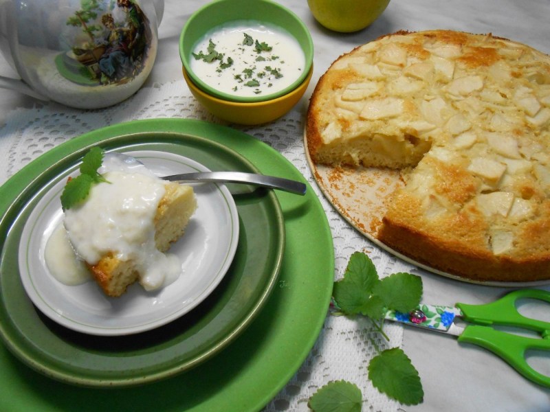 Пирог манник с яблоками