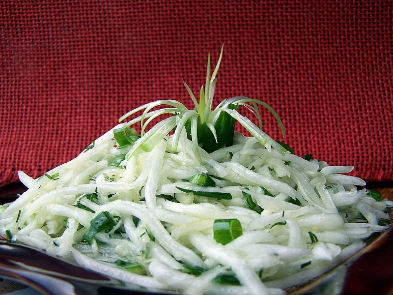 Салат с редькой дайкон