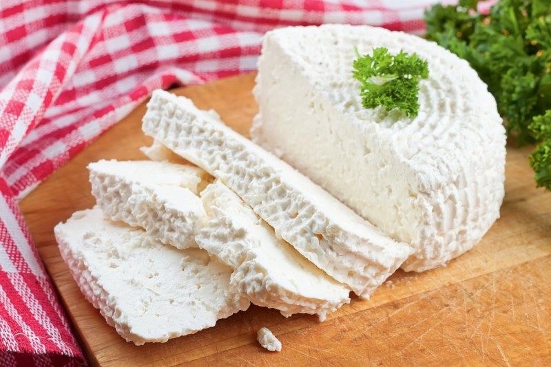 Адыгейский козий сыр