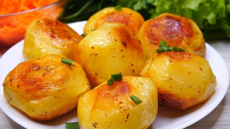 Картофель отварной с маслом и зеленью
