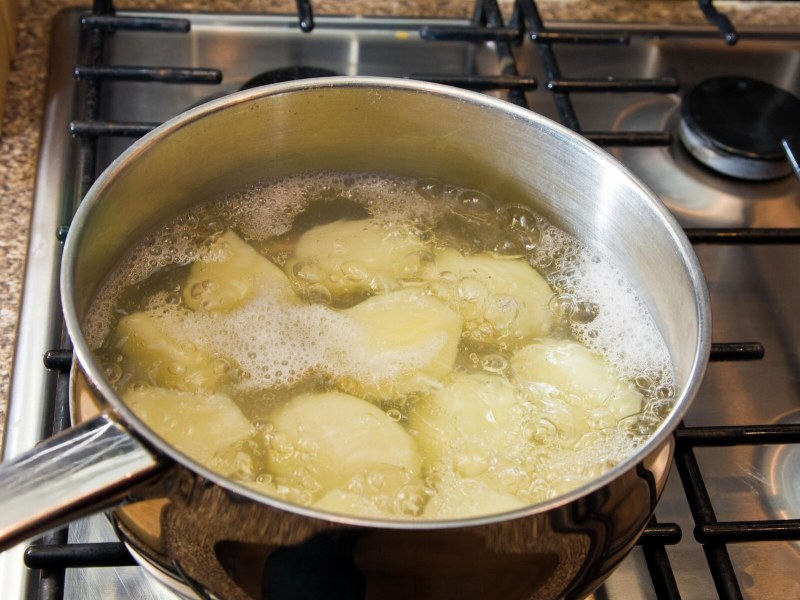 Картофель отварной с зеленью