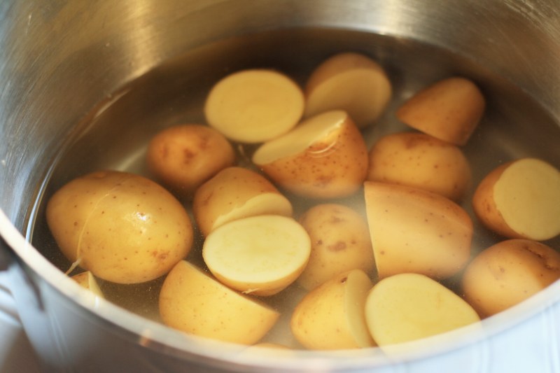 Отварной жареный картофель