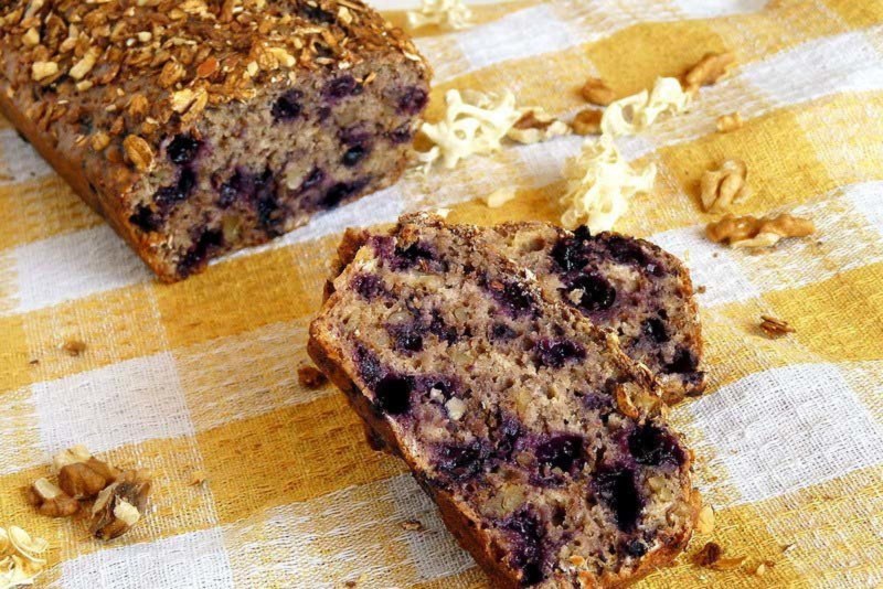 Пирог с овсянкой и черникой