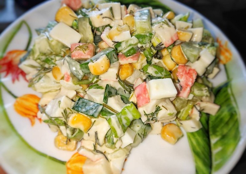 Салат пекинская капуста кукуруза огурец крабовые палочки яйца