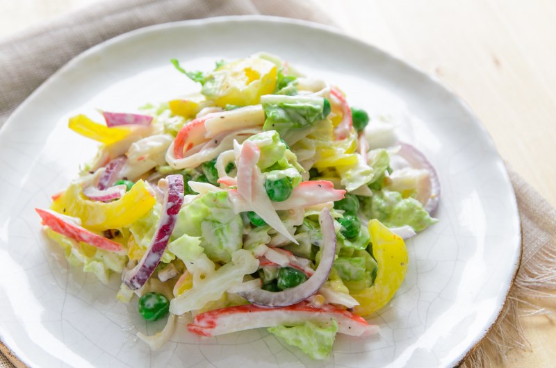 Салат с крабовыми палочками и пекинской капустой