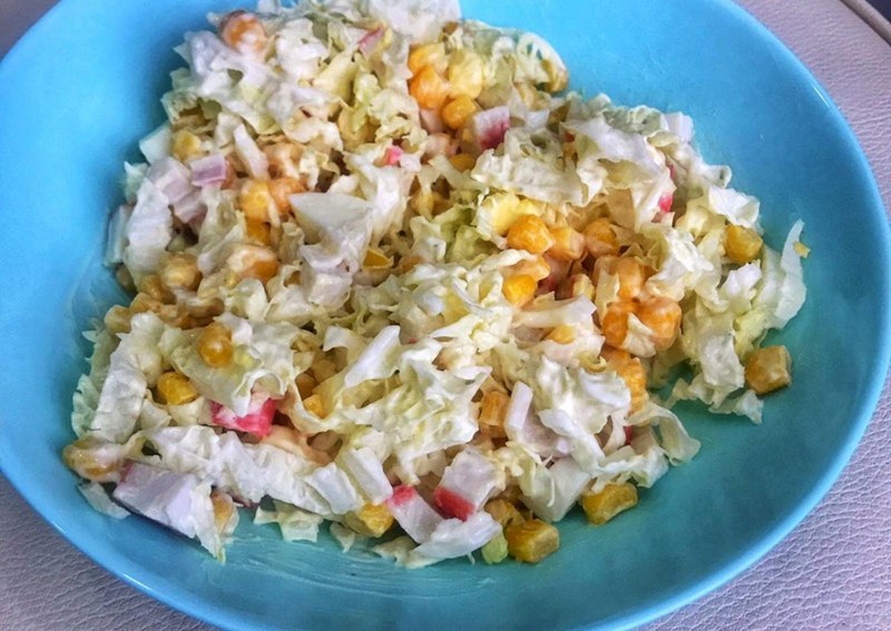 Салат пекинская капуста кукуруза огурец крабовые палочки яйца