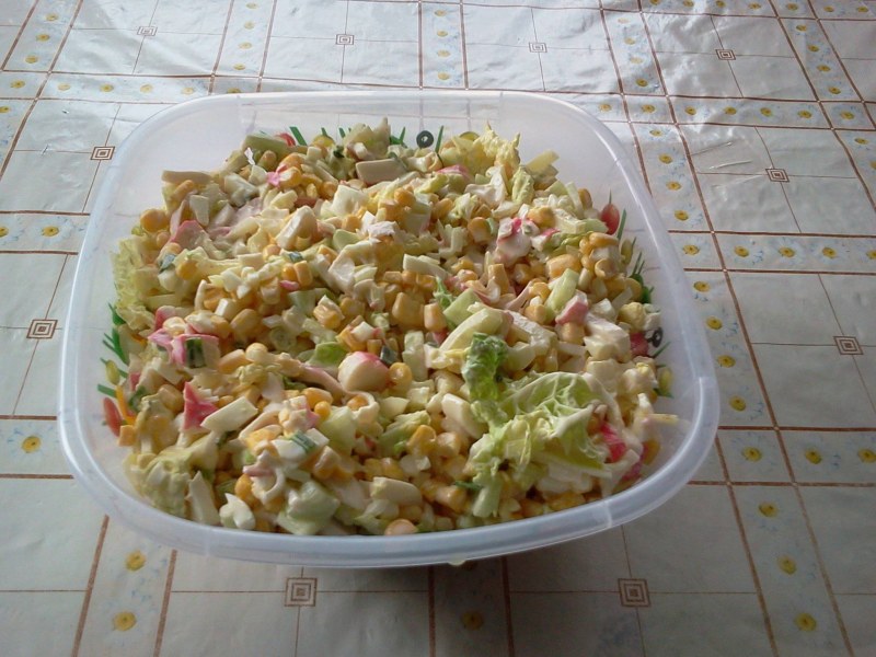 Салат с корейской морковью и крабовыми палочками