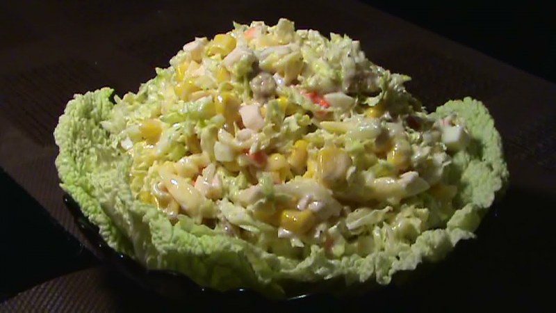 Салат с крабовыми палочками и капустой