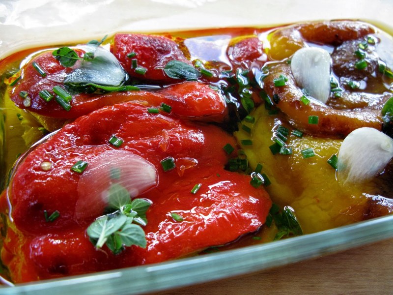 Болгарский перец с чесноком и зеленью