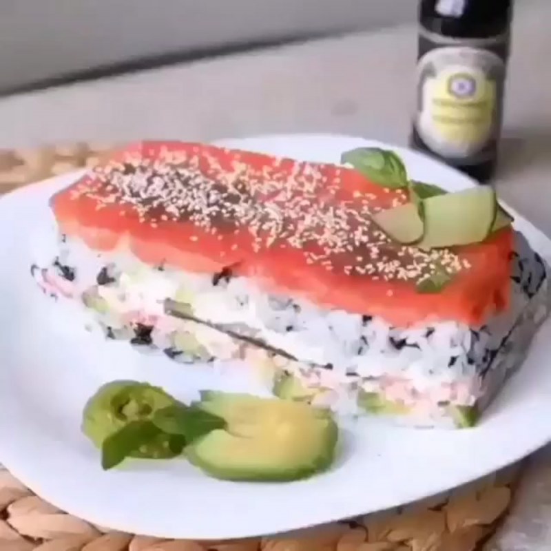 Закусочный торт суши