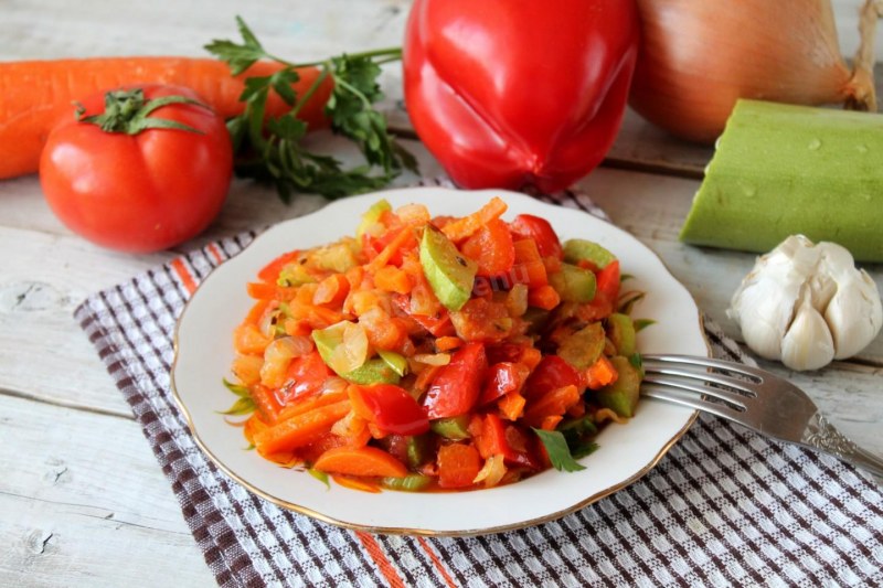 Соте с баклажаном и кабачком