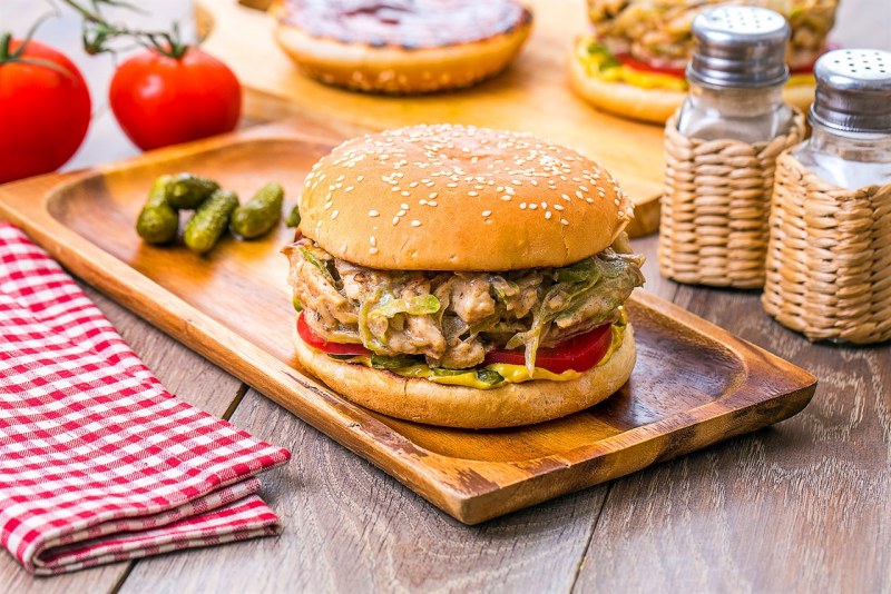 Бургер с куриным мясом