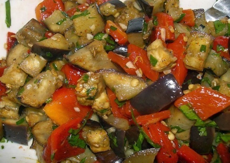 Баклажаны с болгарским перцем и чесноком