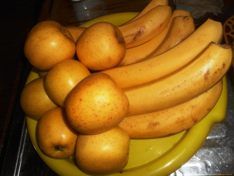 Яблоки банановые сорт