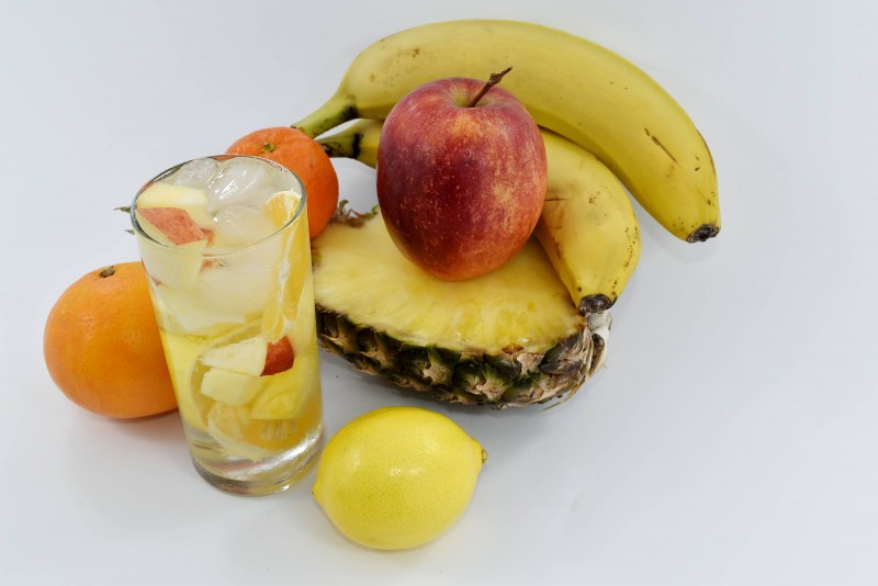 Фрукты бананы яблоки