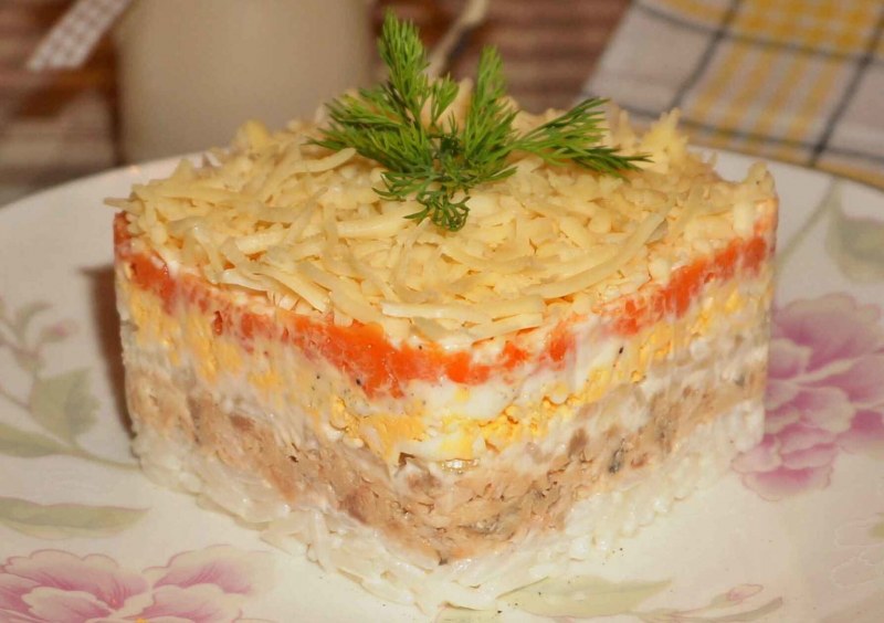 Рыбный салат Мимоза с горбушей