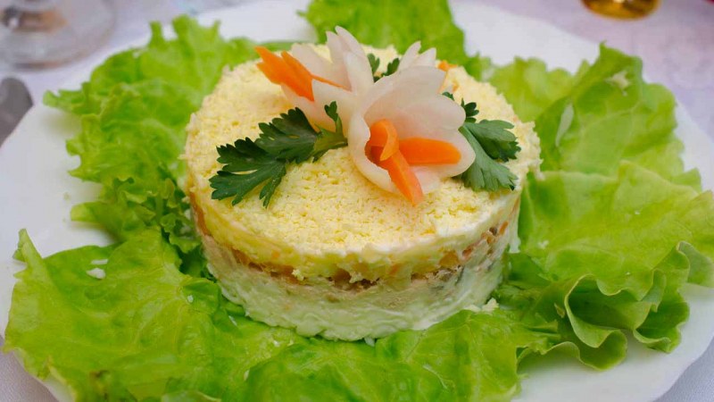 Салат Мимоза с горбушей классический