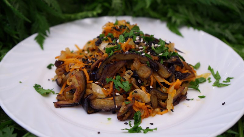 Баклажаны с морковкой по корейски