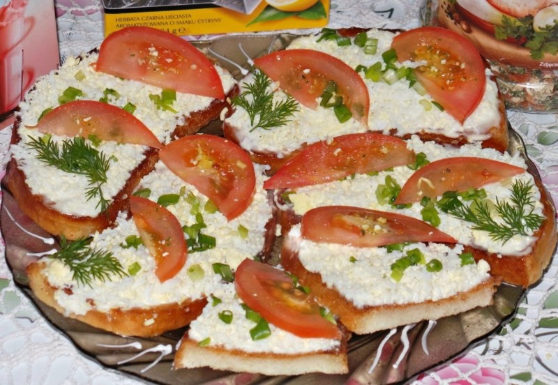 Гренки с чесноком из черного хлеба