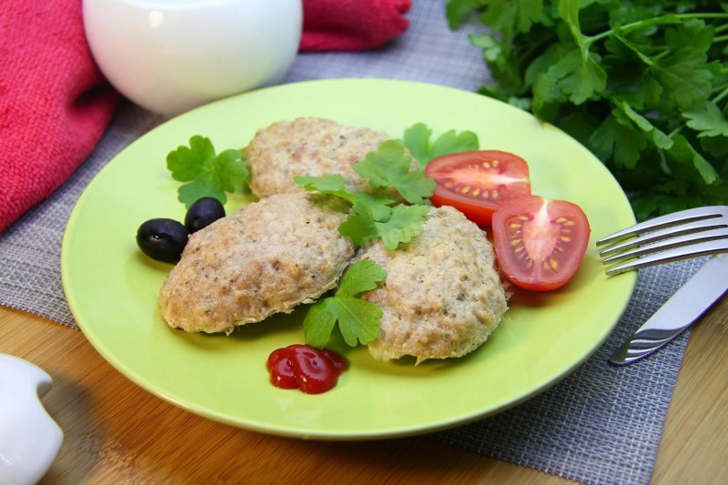 Куриные биточки в сливочном соусе