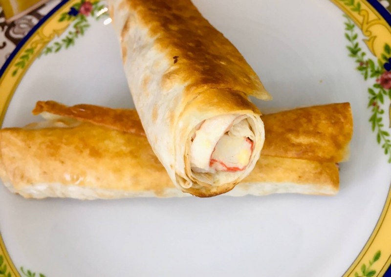 Рулет из лаваша с крабовыми палочками
