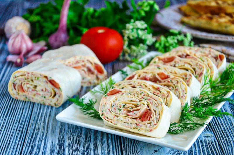 Конвертики из лаваша с сыром и ветчиной
