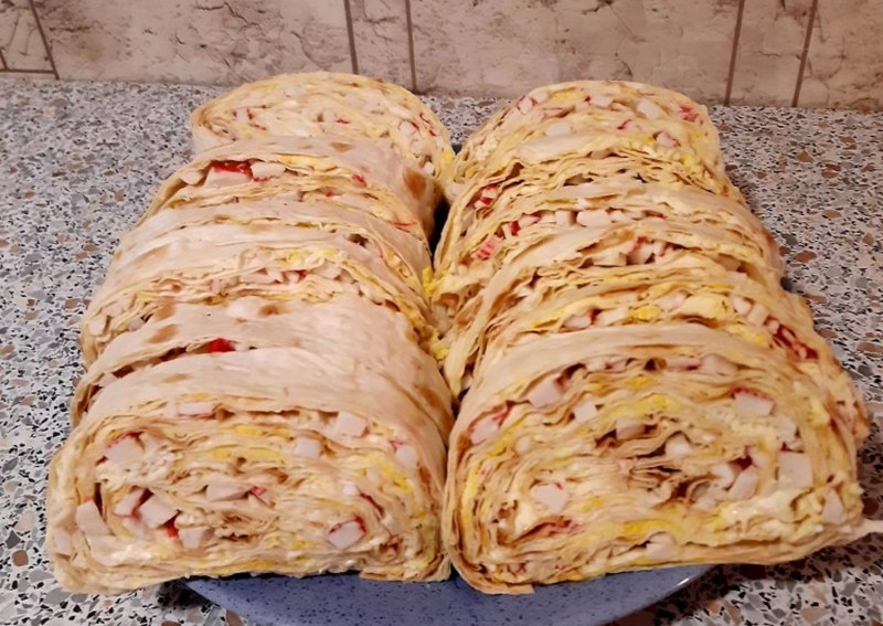 Рулет из лаваша с крабовыми палочками