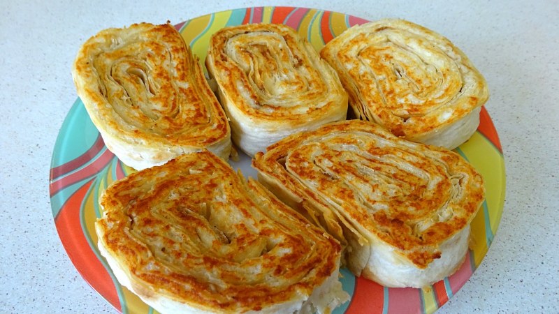 Рулетики с крабовыми палочками