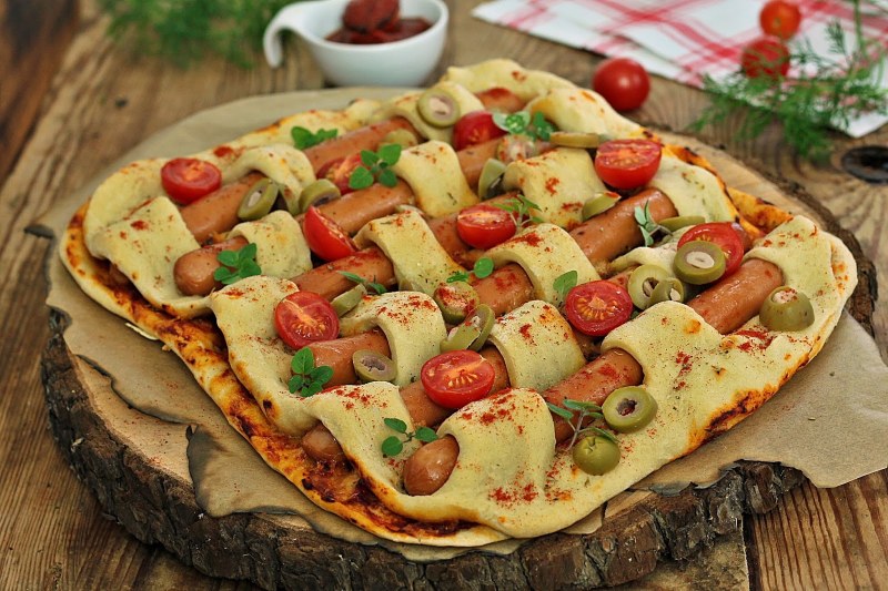 Пицца с сосисками