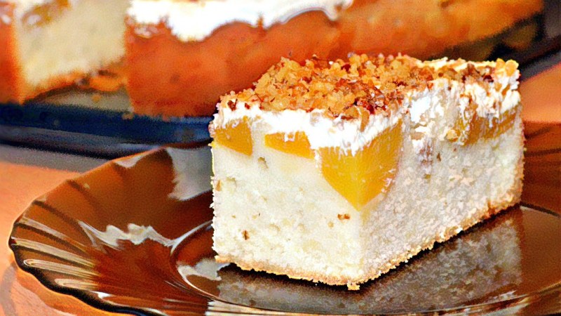 Творожный пирог с персиками