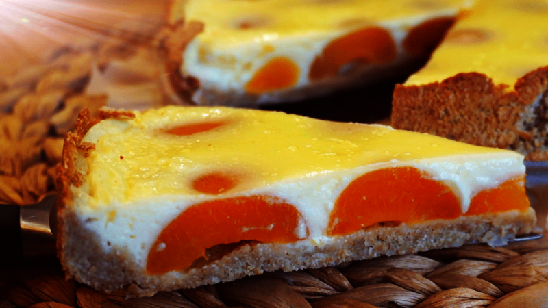 Пирог с персиками и сметаной