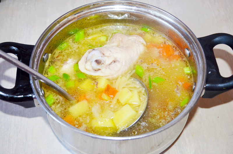 Суп куриный с вермишелью и картофелем
