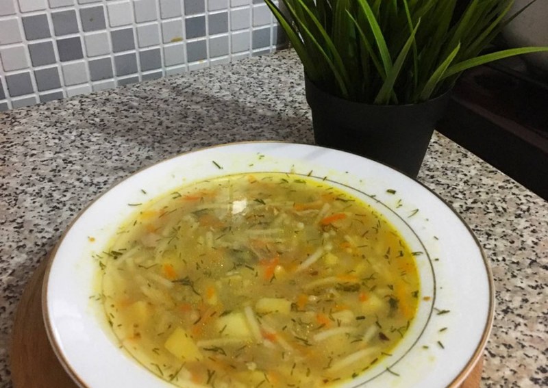 Суп с вермишелью и картошкой и курицей