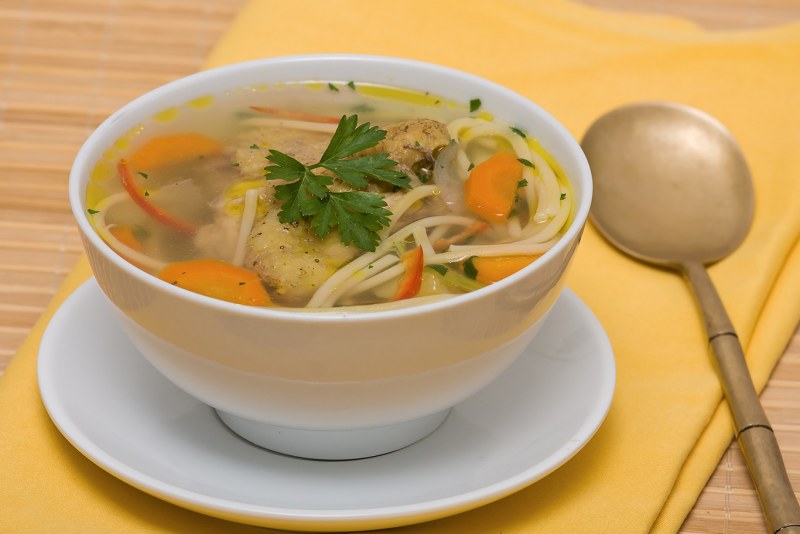 Куриный суп с лапшой и картошкой