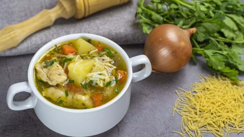 Суп вермишелевый куриный , мясной