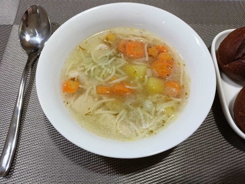 Куриный суп с лапшой