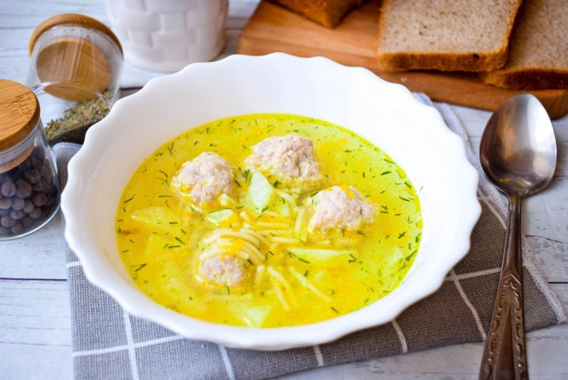 Куриный суп с лапшой