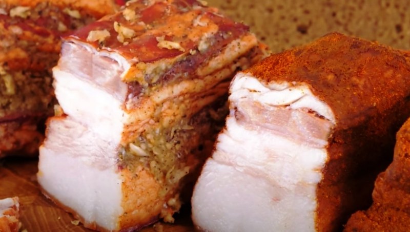 Грудинка в луковой шелухе