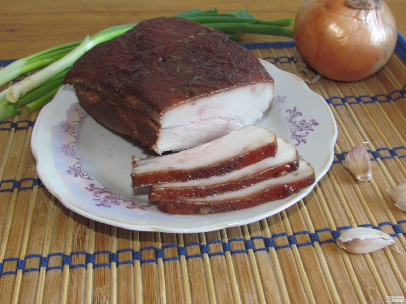 Грудинка в луковой шелухе