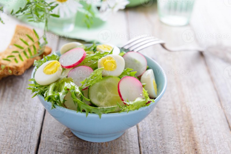 Салат с тунцом и шпинатом
