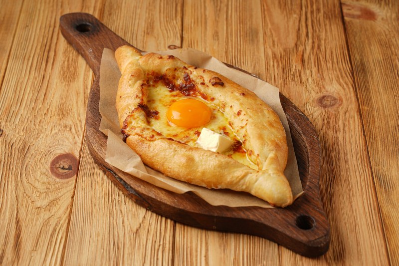 Хачапури по аджарски с беконом