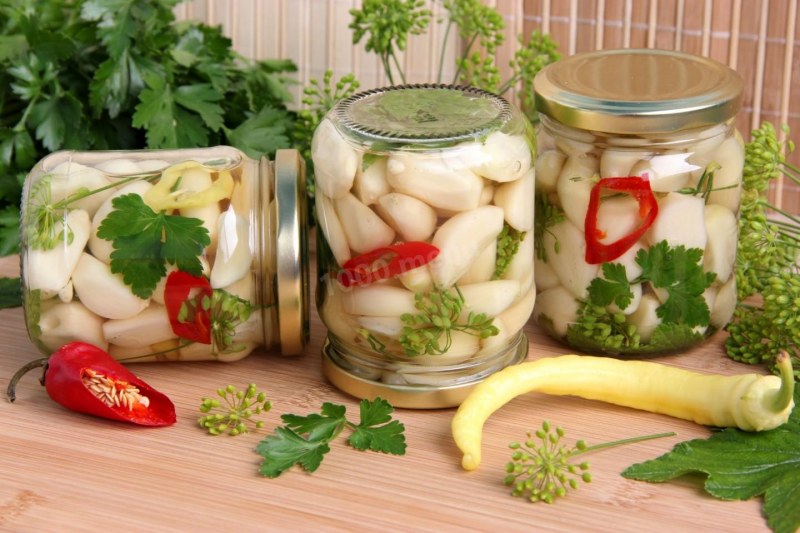 Маринованный чеснок