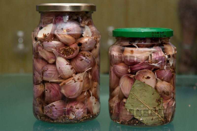 Маринованный чеснок